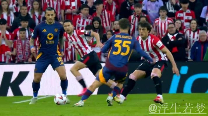 罗马十人作战难挡毕巴逆转,总比分3-4无缘八强,胡梅尔斯染红成转折点 罗马十人作战难挡毕巴逆转,总比分3-4无缘八强,胡梅尔斯染红成转折点