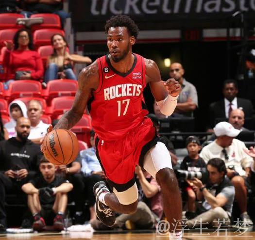 伊森持球突破 篮下腾空双手扣篮 伊森持球突破 篮下腾空双手扣篮